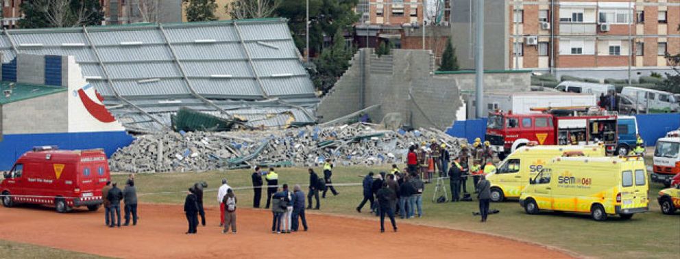 Foto: Cuatro niños fallecen tras el desplome del techo de un polideportivo en Sant Boi de Llobregat