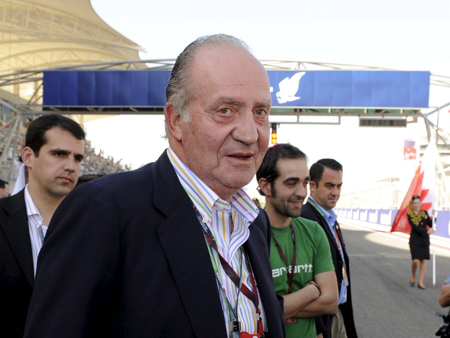 El rey Juan Carlos, en el Circuito Internacional de Bahréin, el 14 de marzo de 2010. (EFE)