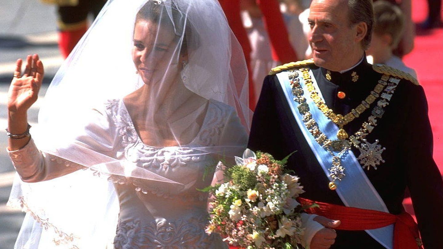 La Infanta Elena y el rey Don Juan Carlos el día de su boda (Getty Images)