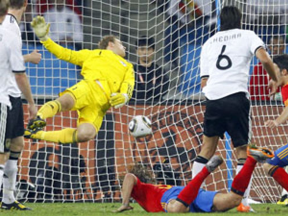 Foto: España arrasa a Alemania para pasar a su primera final