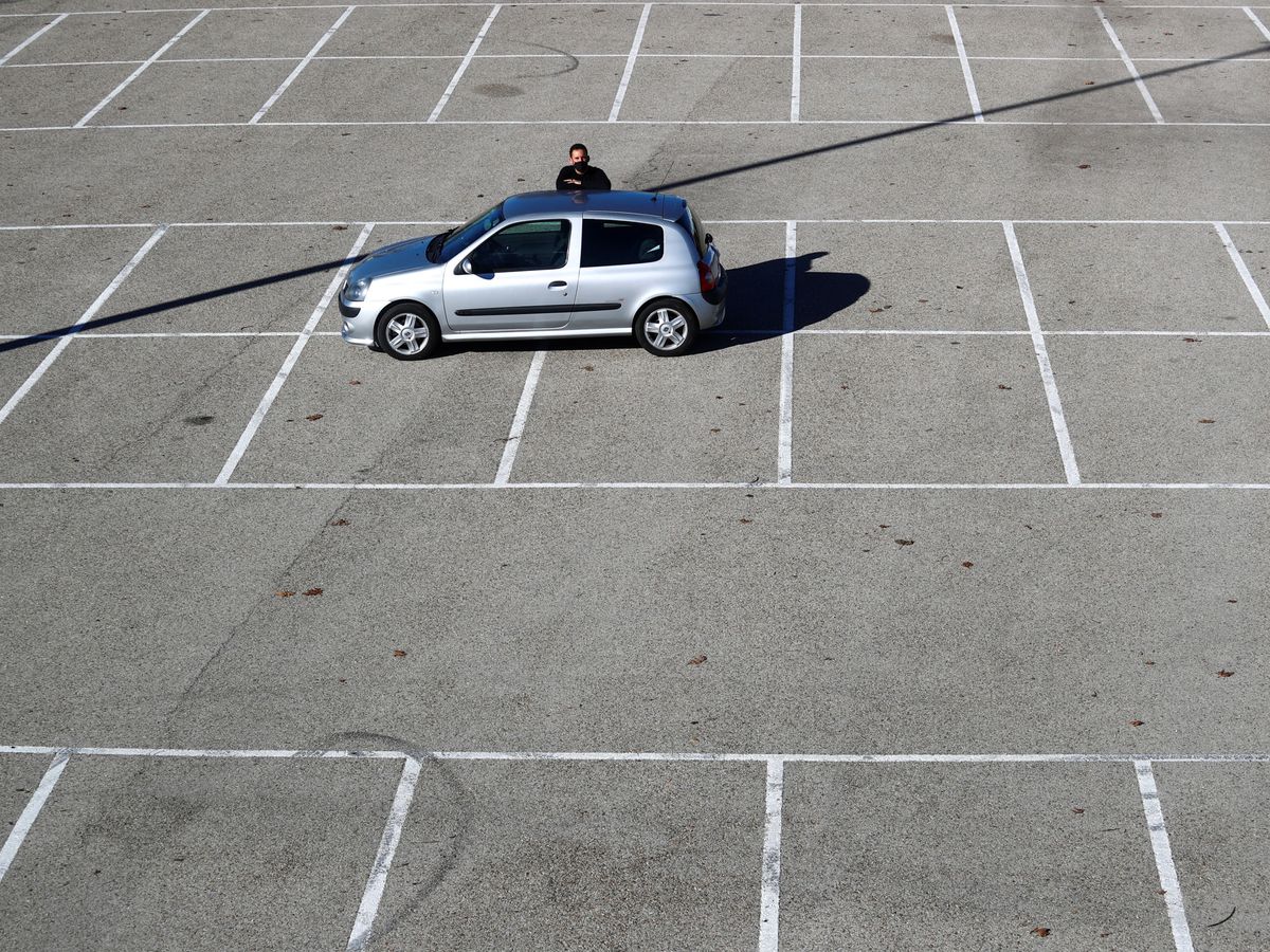 Foto: Estos aparcamientos se sitúan en el entorno de estaciones de Cercanías e intercambiadores. (REUTERS/Sergio Pérez)