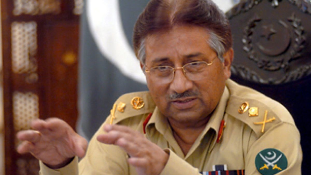 Musharraf dejará la jefatura del Ejército si es reelegido presidente, según su abogado