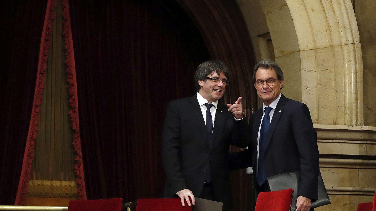 Foto: El 'president' de la Generalitat, Carles Puigdemont, y el 'expresident' Artur Mas. (EFE)