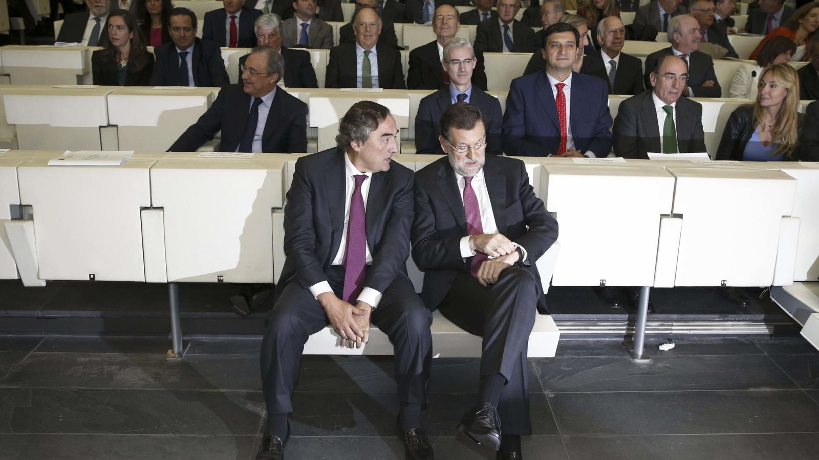 Foto: El presidente del Gobierno, Mariano Rajoy, junto al presidente de la CEOE, Juan Rosell, durante un acto del Consejo Empresarial de la Competitividad (EFE)