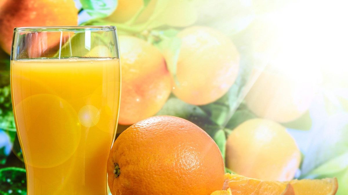 Eliminar el zumo de naranja: los médicos dan una advertencia definitiva sobre esta bebida popular en España