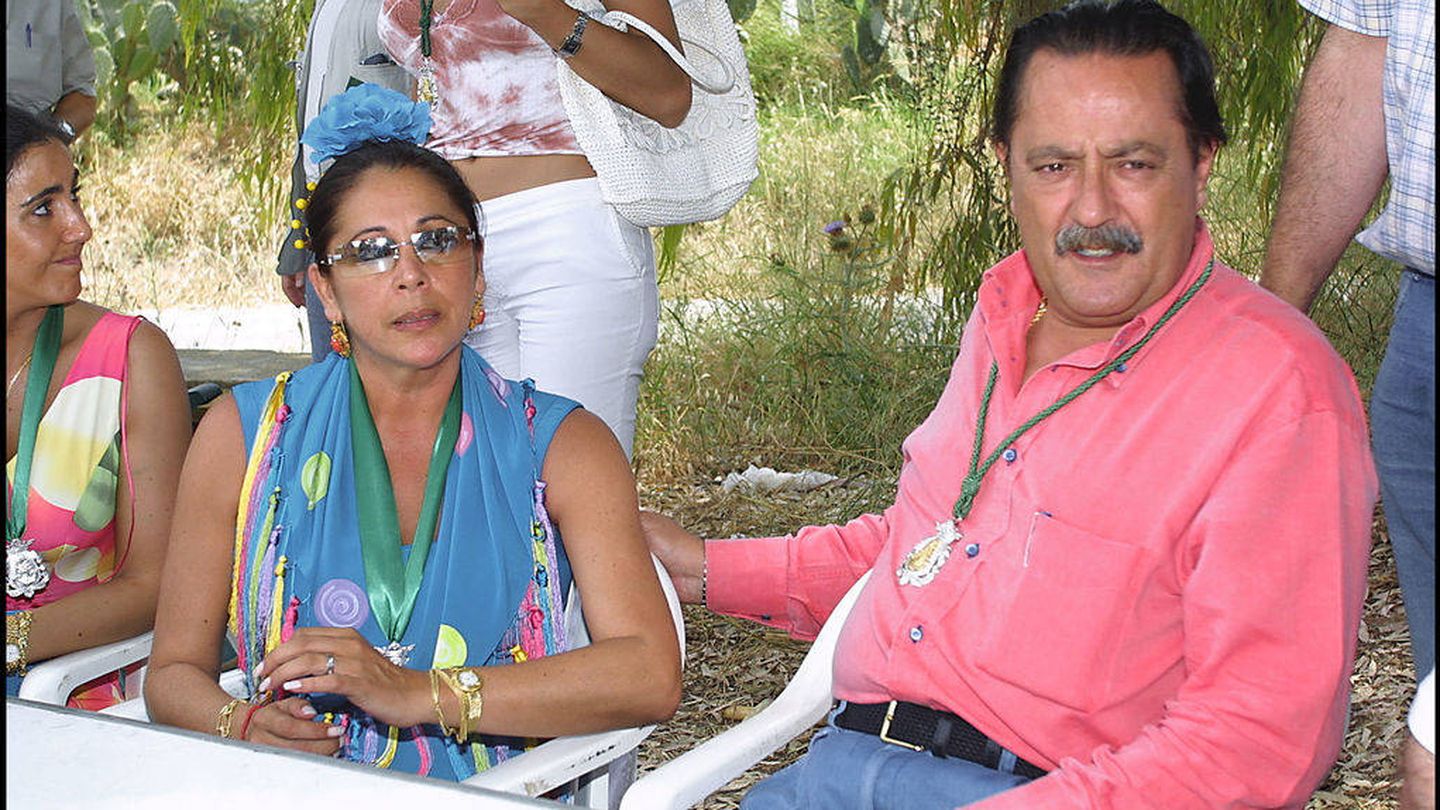 Isabel Pantoja y Julián Muñoz en el Rocío. (Agencias)