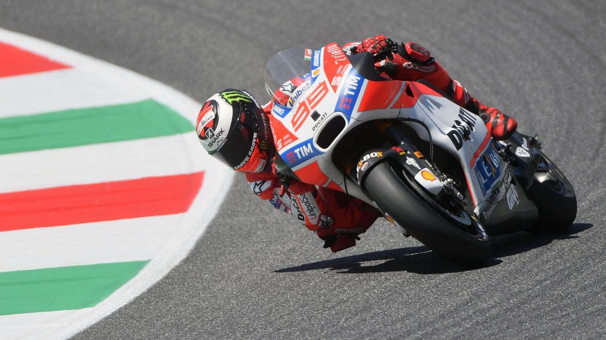 Dovizioso encumbra a Ducati mientras Lorenzo hace lo que puede