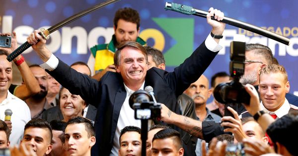 Foto: El candidato de extrema derecha Jair Bolsonaro durante un mitin electoral en Curitiba, Brasil. (Reuters)