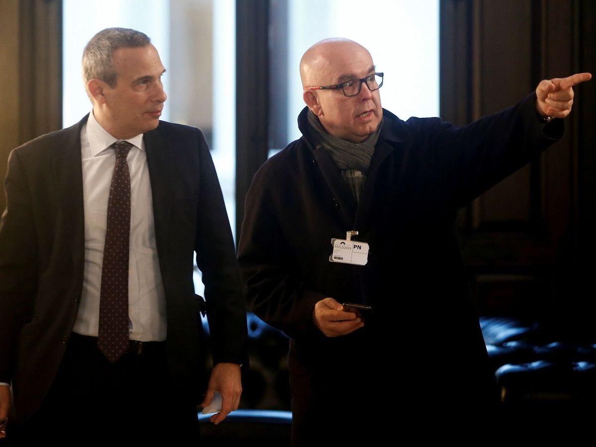 Foto: El jefe de la oficina de Puigdemont, Josep Lluís Alay (i), y el abogado del expresidente, Gonzalo Boye. (EFE/Quique García)