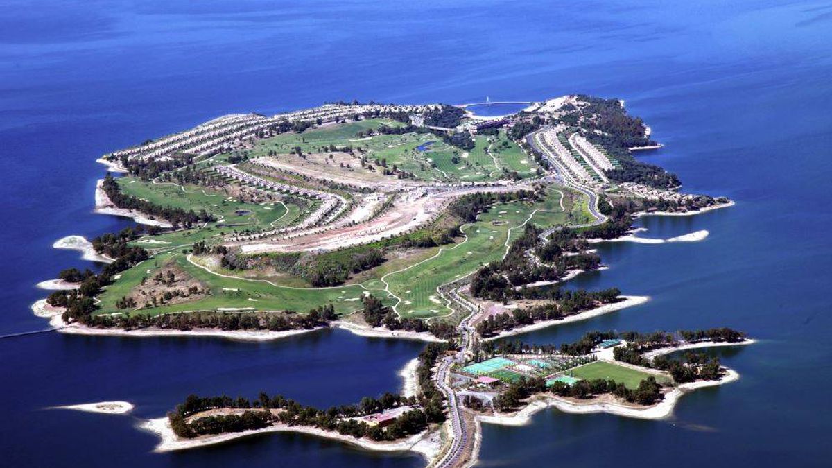 Marina Isla de Valdecañas, el paraíso extremeño de los vips, a punto de demolición
