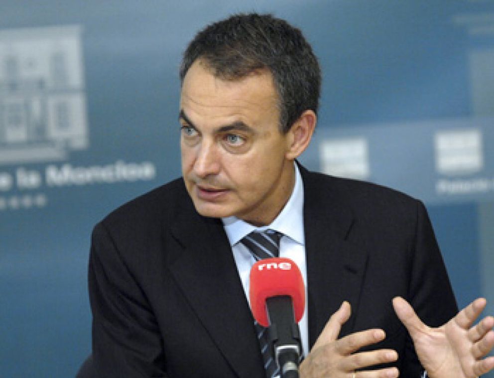 Foto: Zapatero negocia contrarreloj para evitar una oleada de huelgas tras el verano