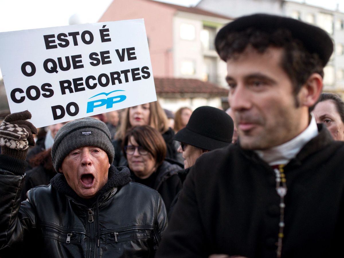 Foto: Manifestación por el cierre del paritorio del Hospital de Verín. (EFE)