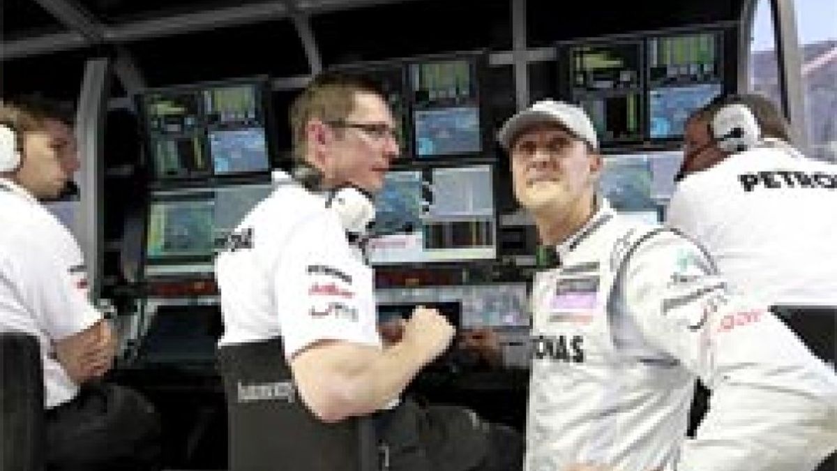Schumacher sufre mareos en el simulador y Mercedes invierte en tecnología para evitarlo