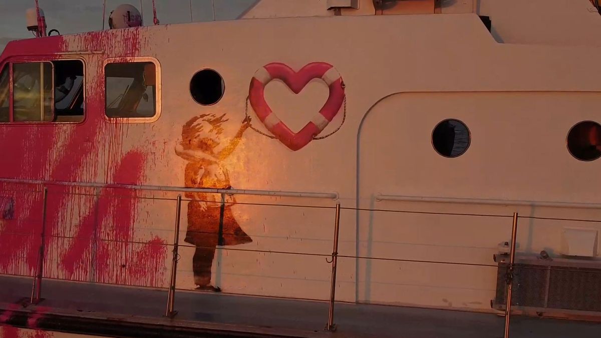 'Louise Michel', el barco de Banksy para rescatar refugiados que partió de Valencia