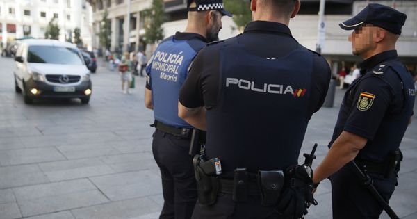 Foto: Agentes de Policía Nacional y Municipal en Madrid | EFE