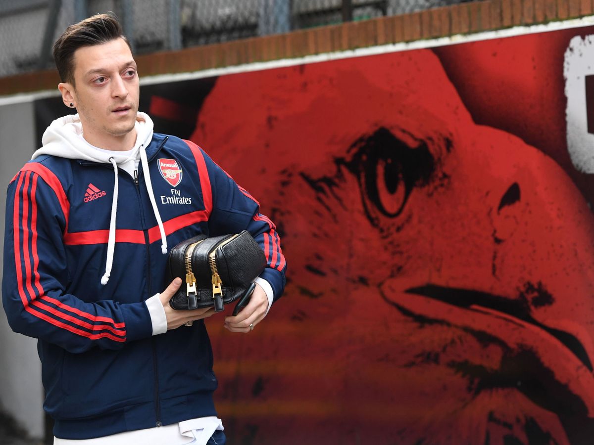 Foto: Özil, antes de un partido de la Premier con el Arsenal. (REUTERS)