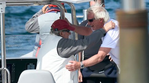 Primera jornada náutica de don Juan Carlos: sardinas a la brasa, navajas y triunfo del Bribón