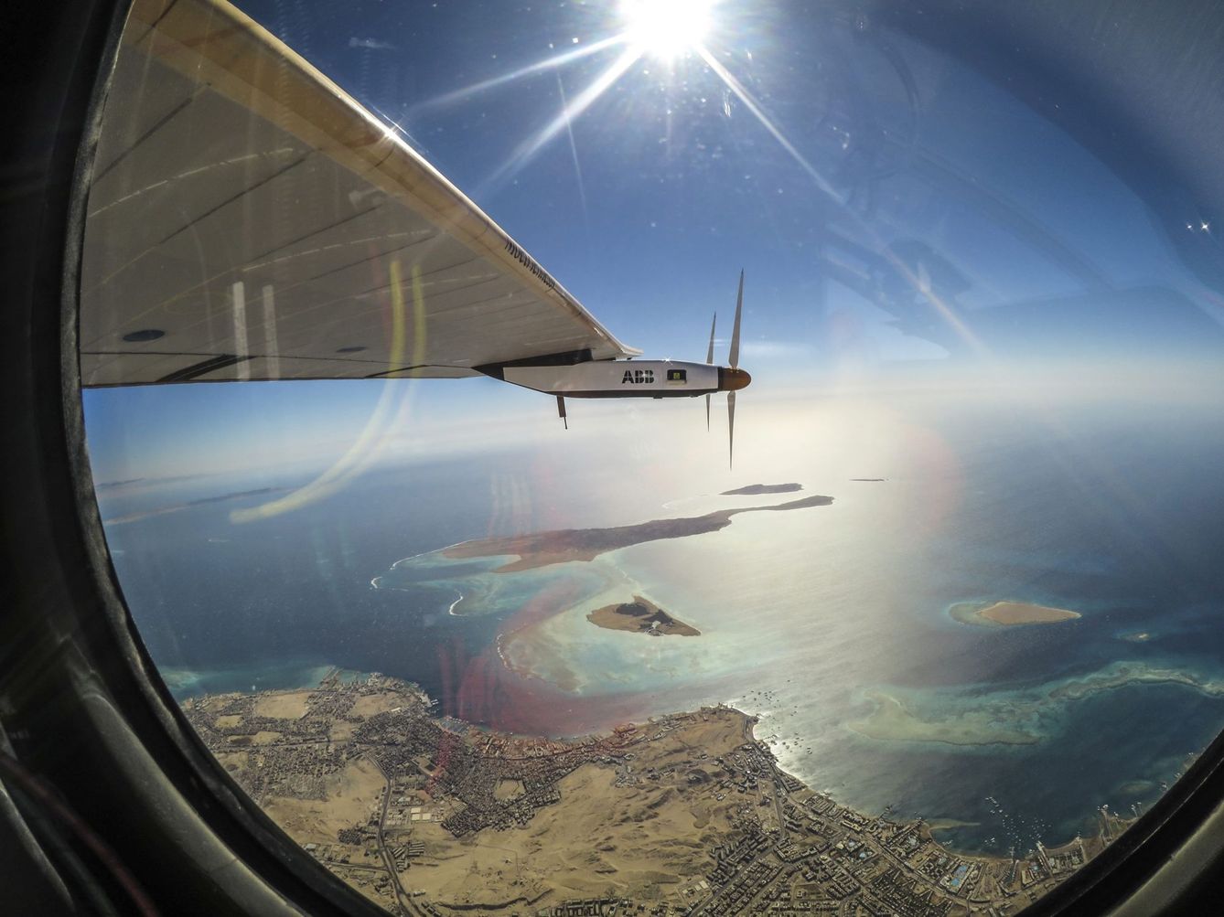 El avión Solar Impulse en pleno vuelo. (Foto: Reuters)