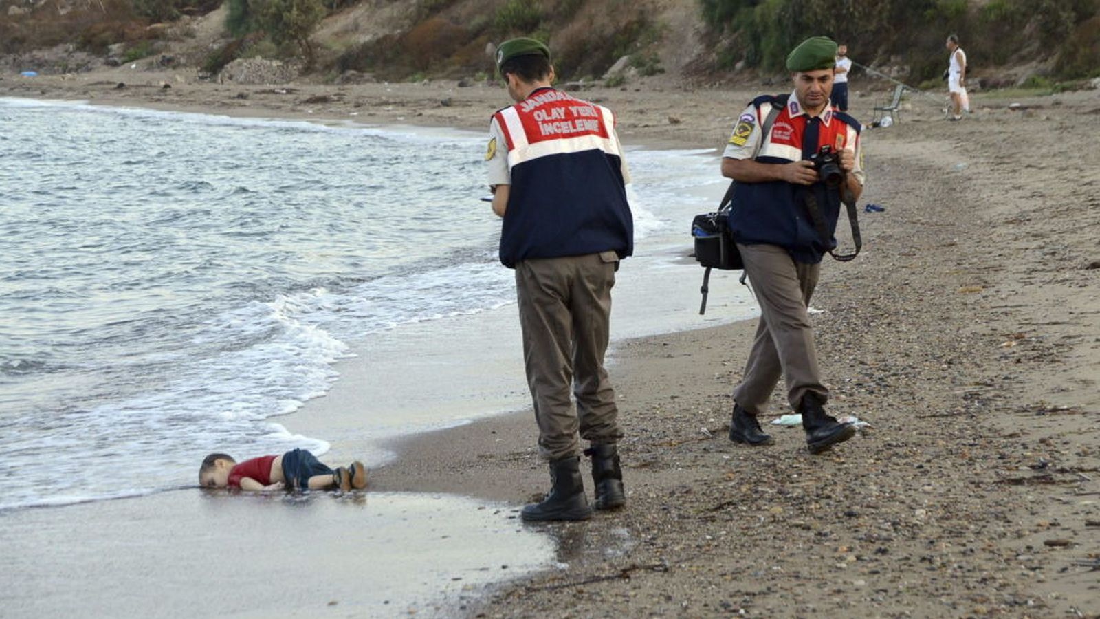 Foto: La imagen de Aylan, el niño de sirio de tres años que murió ahogado, dio la vuelta al mundo en septiembre. (EFE)