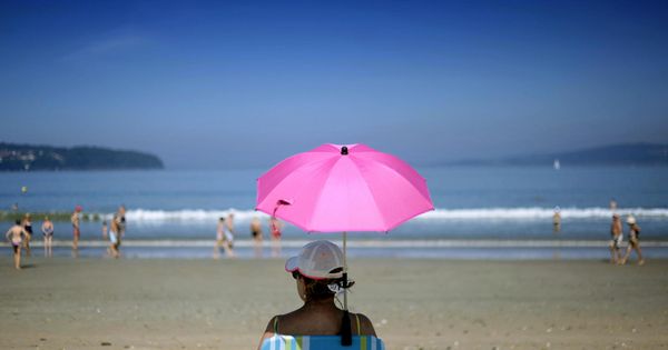 Foto: En Galicia se espera que los termómetros suban hasta los 26ºC. Los más atrevidos podrán incluso hasta bañarse. (Efe)