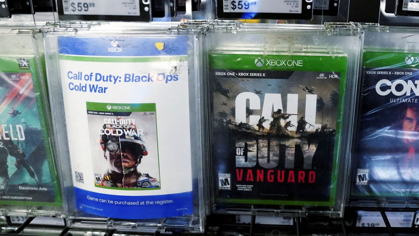 Dos juegos de 'Call of Duty'. (Reuters)