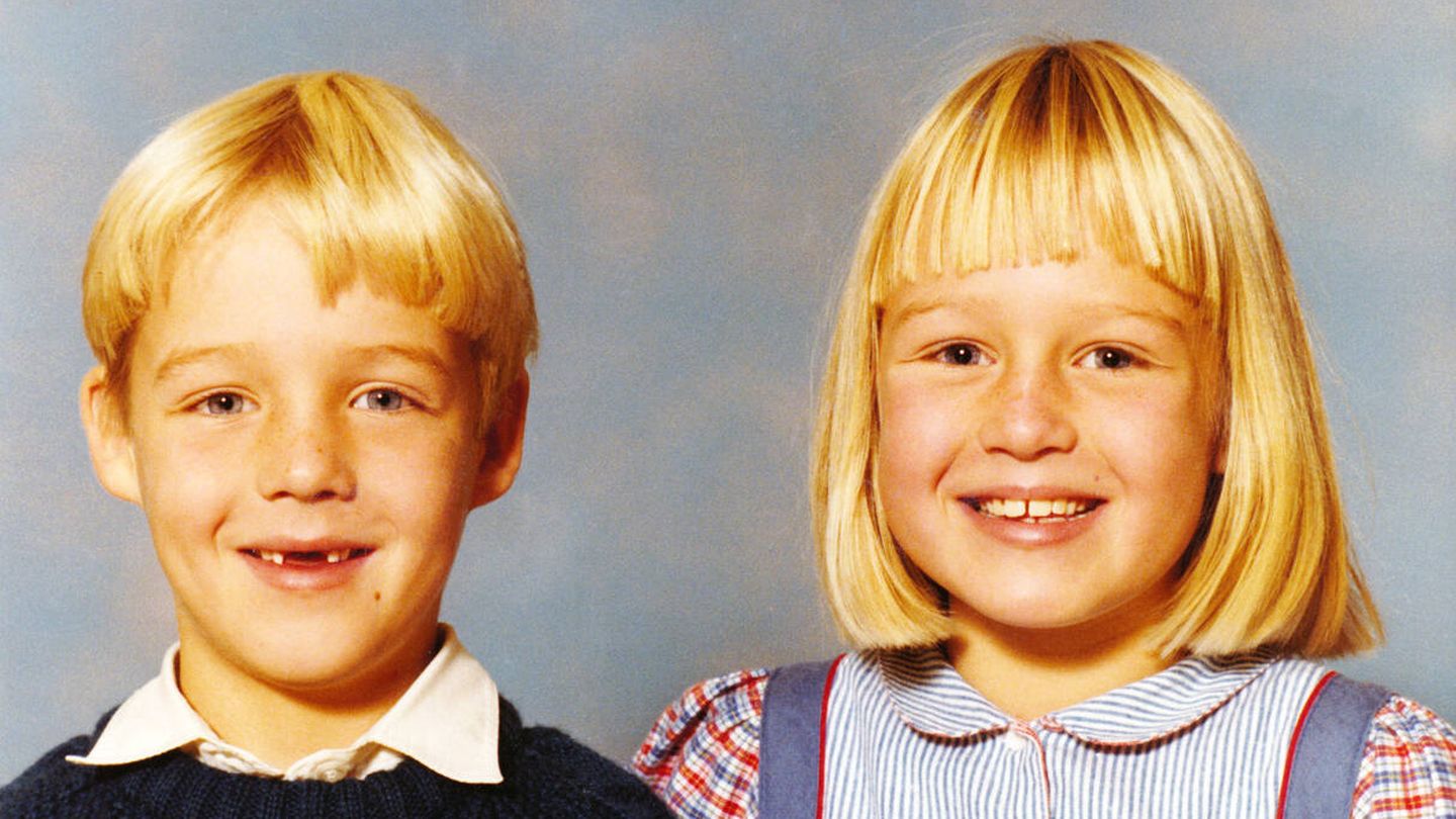 Dos niños en un retrato de la década de los setenta. Fuente: iStock.