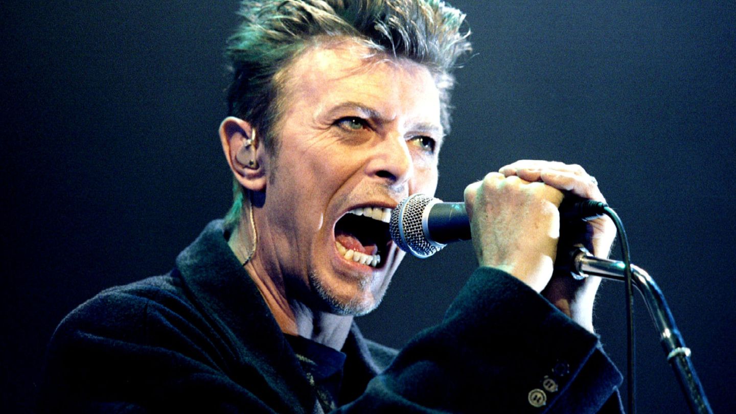 Bowie en concierto en 1996. (Reuters)