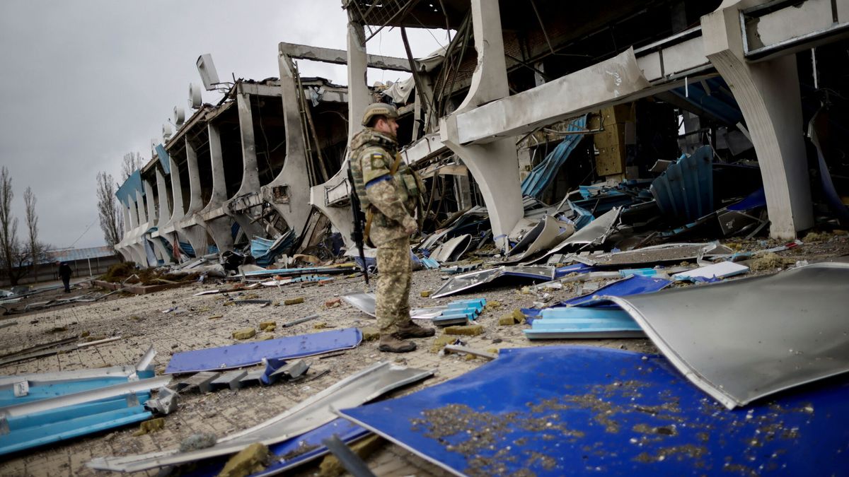 Rusia bombardea el aeropuerto de Dnipro y lo destruye por completo