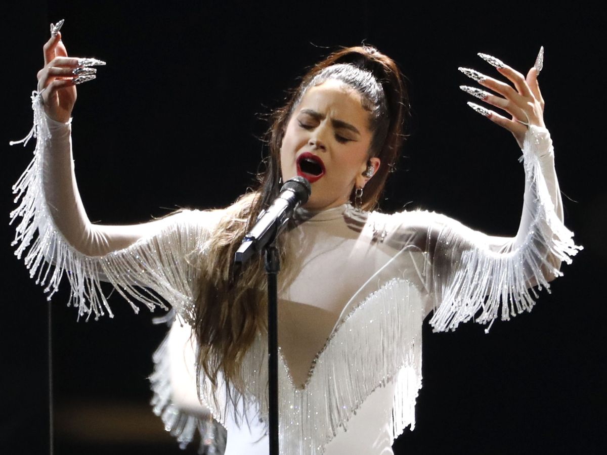 Foto: Rosalía, en plena actuación en los Grammy. (Reuters)