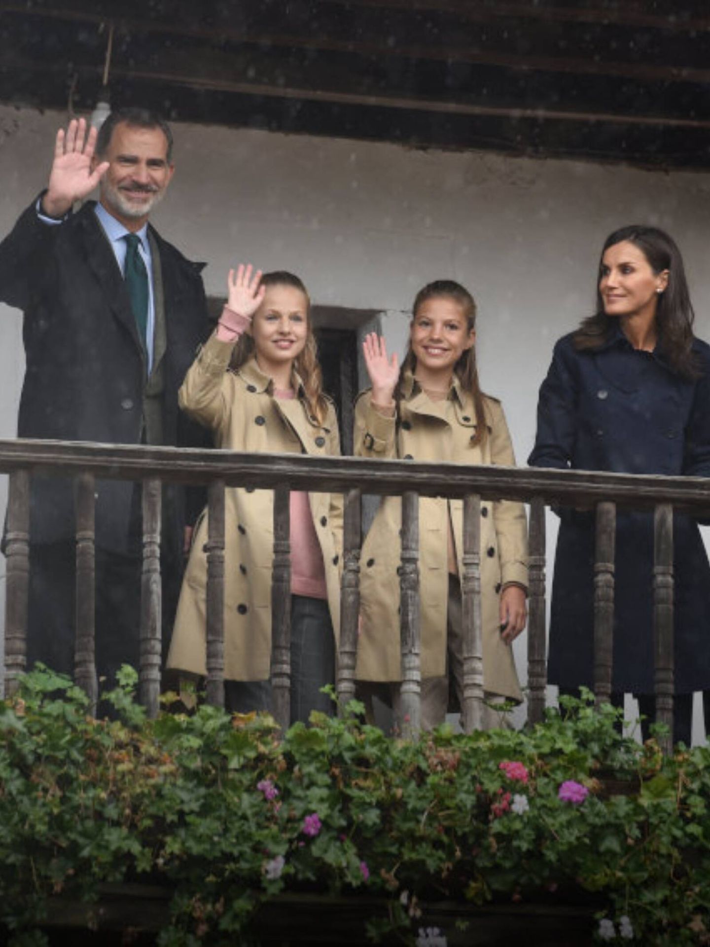 Los reyes Felipe y Letizia, junto a la princesa Leonor y la infanta Sofía en el Pueblo Ejemplar de 2019. (Cortesía/FPA)