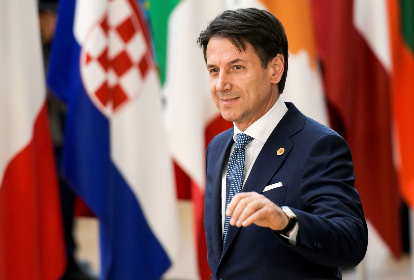 El primer ministro italiano Giuseppe Conte llega a la reunión con sus socios europeos (EFE)