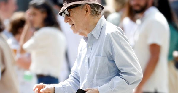 Foto: El realizador estadounidense, Woody Allen, durante el rodaje de su última película este jueves en el centro de San Sebastián (EFE)