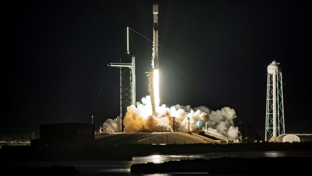 Musk ha lanzado torres de 'teleco' al espacio: así quiere acabar con las zonas sin cobertura