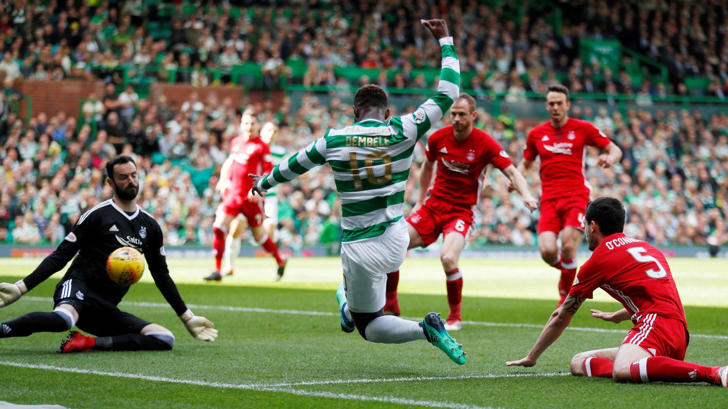 Dembelé realiza un acrobático remate como jugador del Celtic. (Reuters)