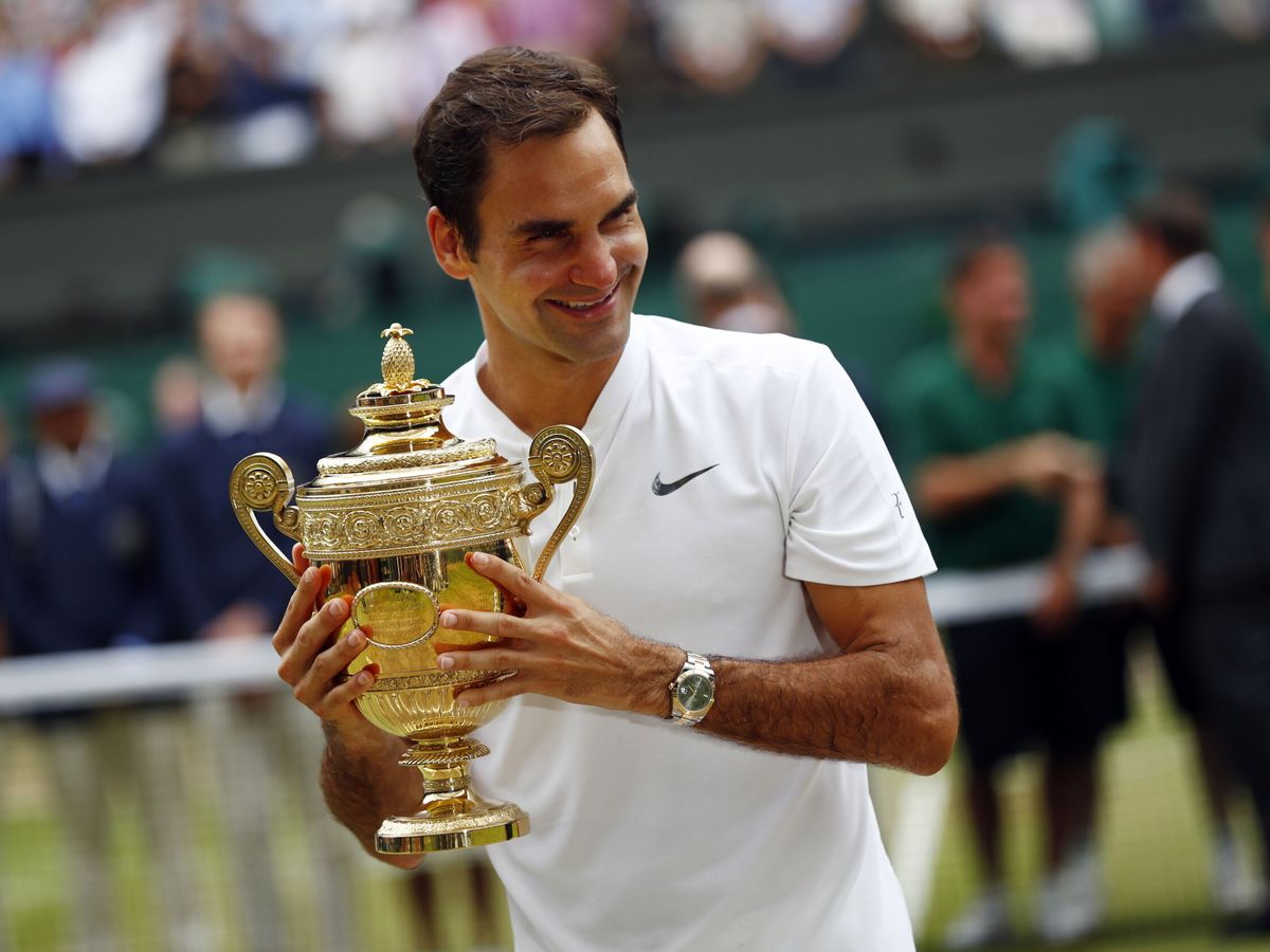 Foto: Federer, tras ganar su último Wimbledon, en 2017. (EFE/Nic Bothma)