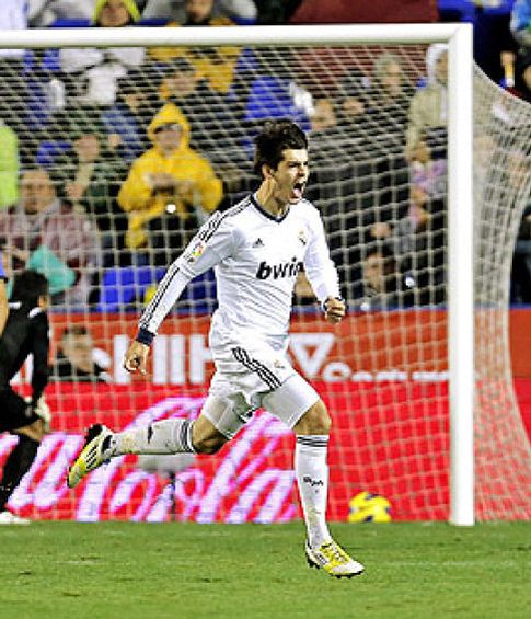 Foto: Mou a Morata: "No te saco porque si marcas me metes en un lío…"