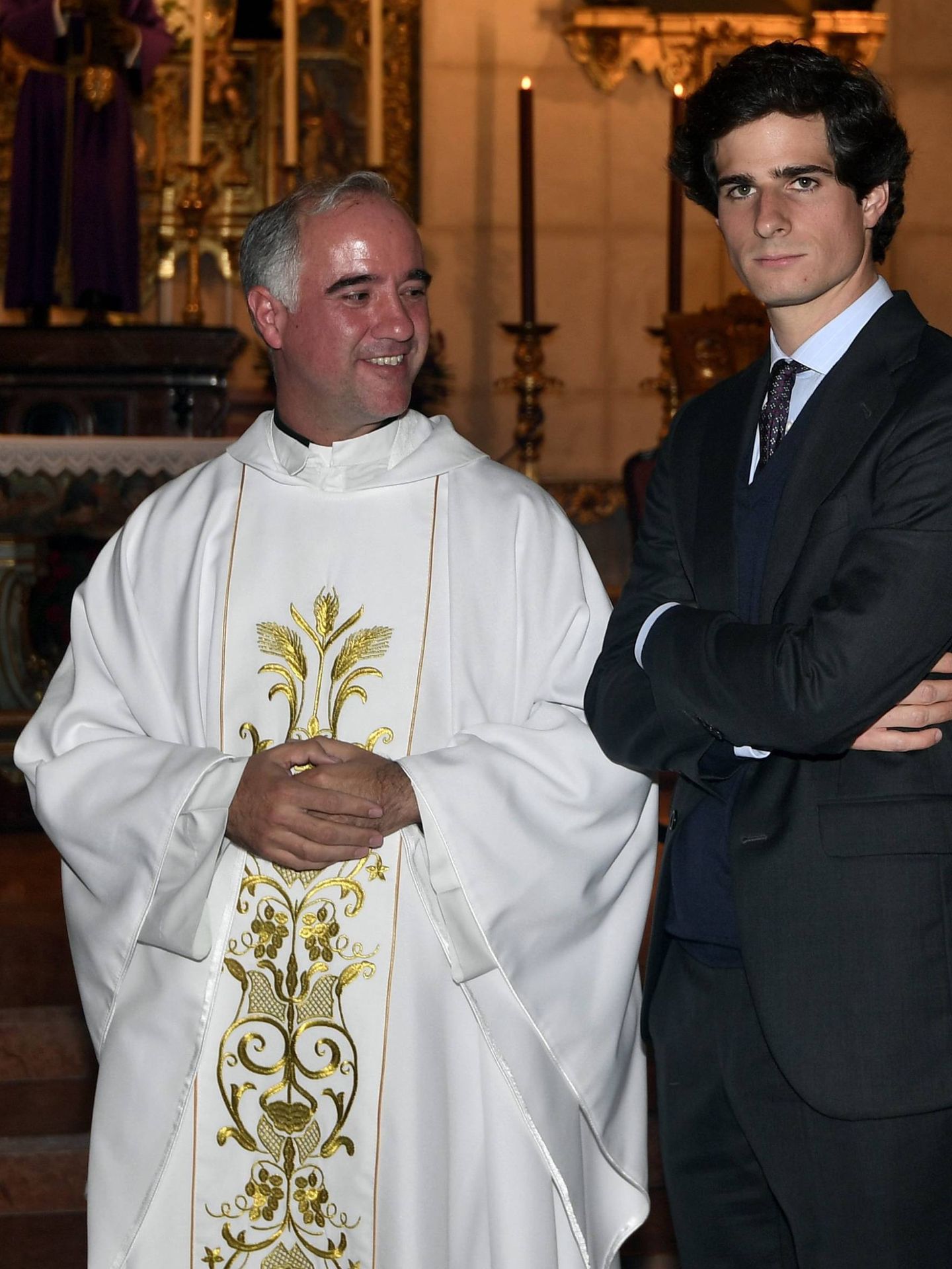 Fernando Fitz-James con el padre Ignacio Sánchez-Dalp, que oficiará su boda.
