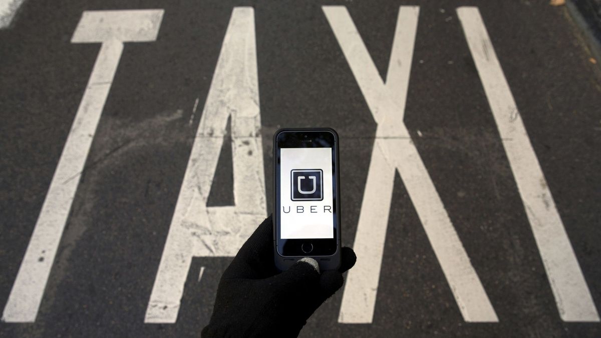 Uber responde a los taxistas: "Queremos trabajar con ellos para una transición justa"