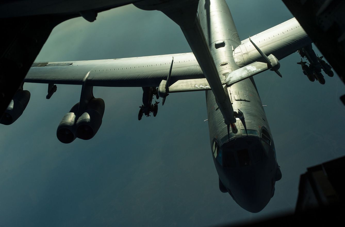 Repostaje de un bombardero B-52 (Reuters)