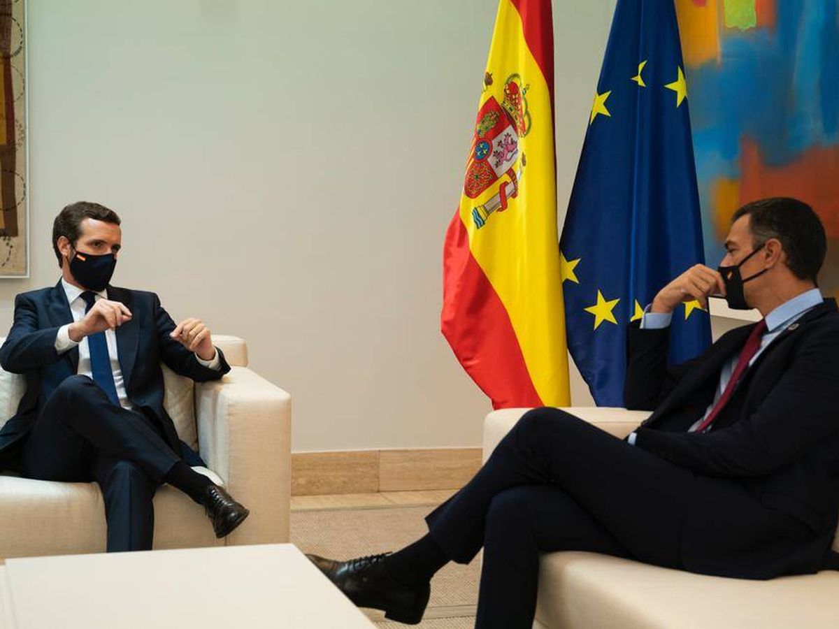 Foto: Pablo Casado junto al presidente del Gobierno durante su reunión en Moncloa la semana pasada. 