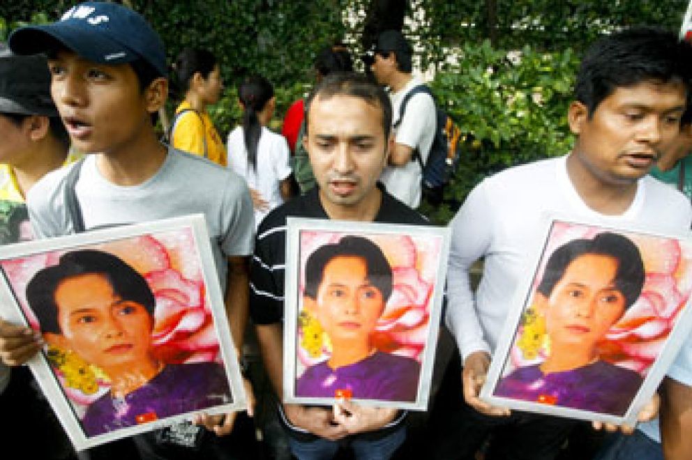 Foto: La líder demócrata birmana es declarada culpable de violar el arresto domiciliario