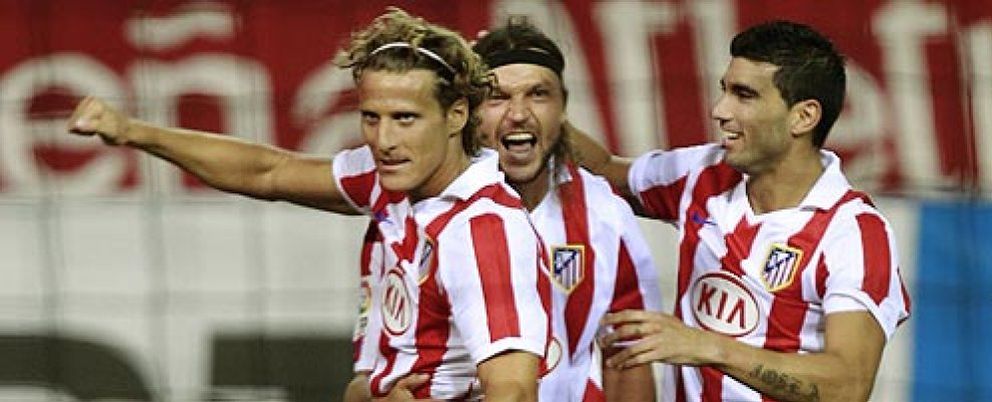 Foto: El Atlético y el Galatasaray alcanzan un acuerdo total por Forlán, Reyes y Ujfalusi