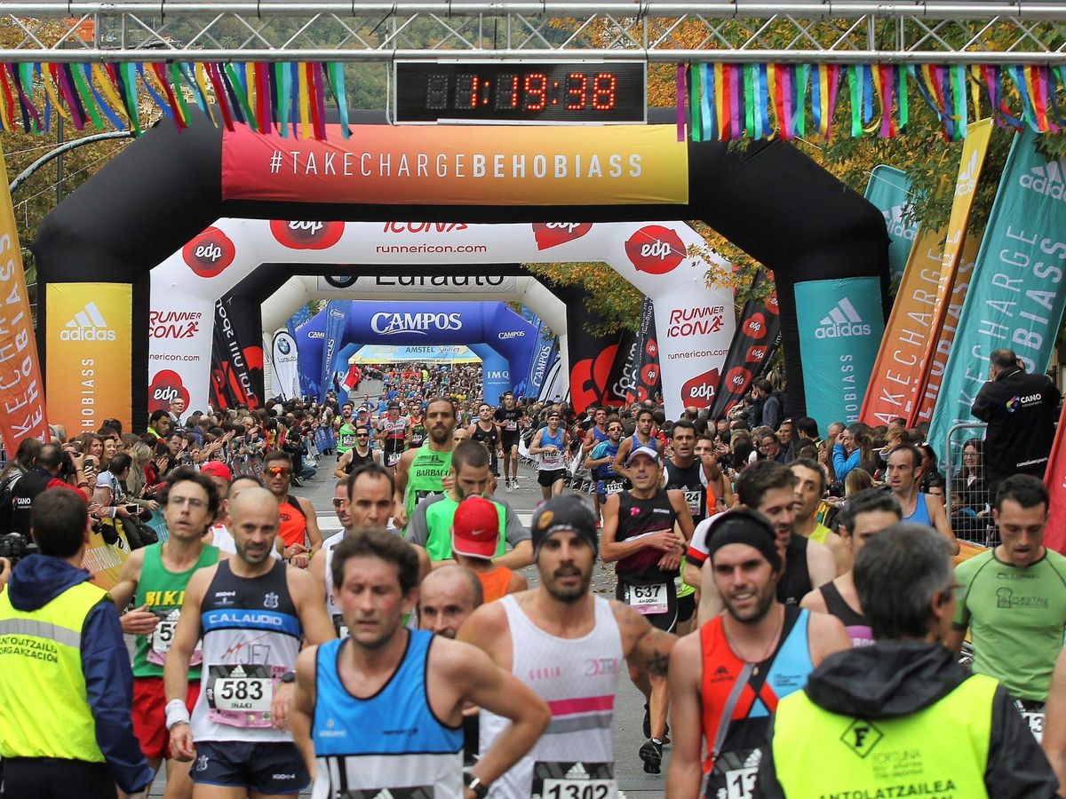 Foto: Participantes de la 54 edición de la carrera Behobia-San Sebastián (EFE/Gorka Estrada)
