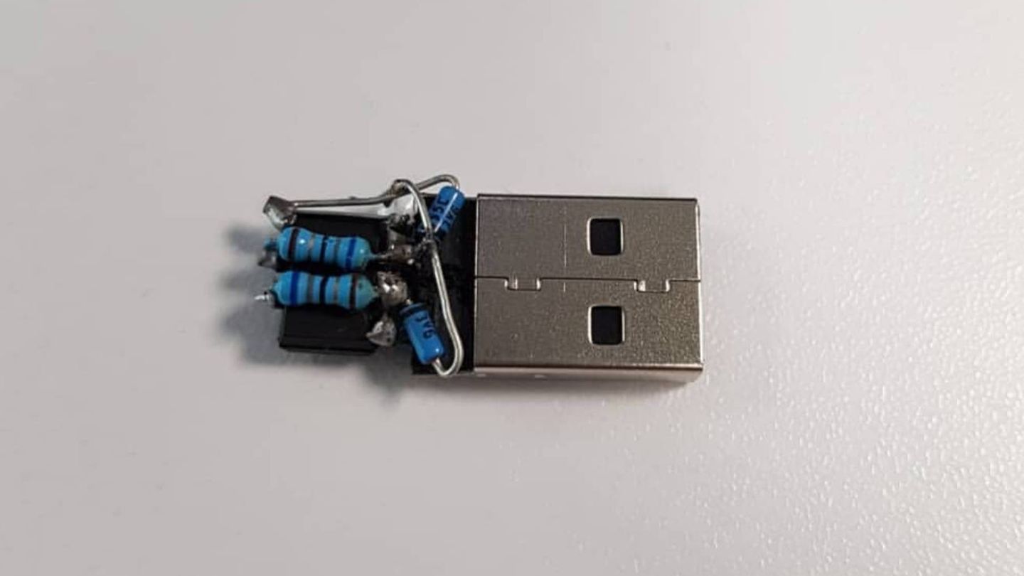 Conector USB manipulado. (Imagen cedida)