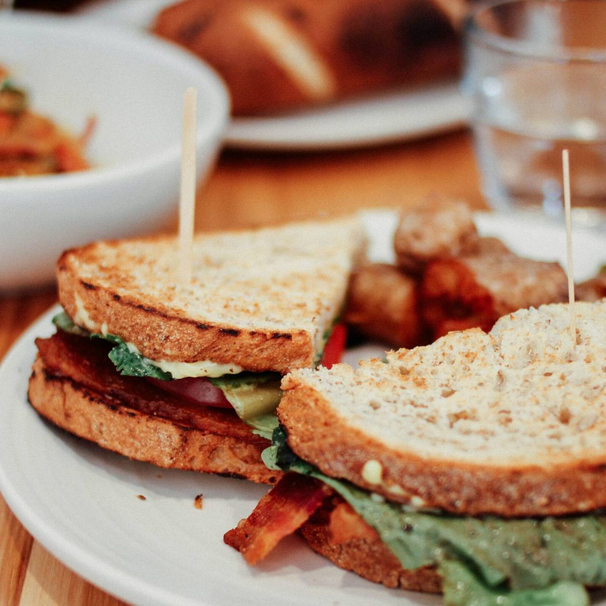 Helen Lindes nos enseña a preparar el sándwich de moda: sencillo, delicioso  y healthy