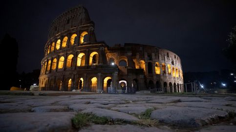 Dos turistas se cuelan en el Coliseo de Roma para tomarse la última cerveza
