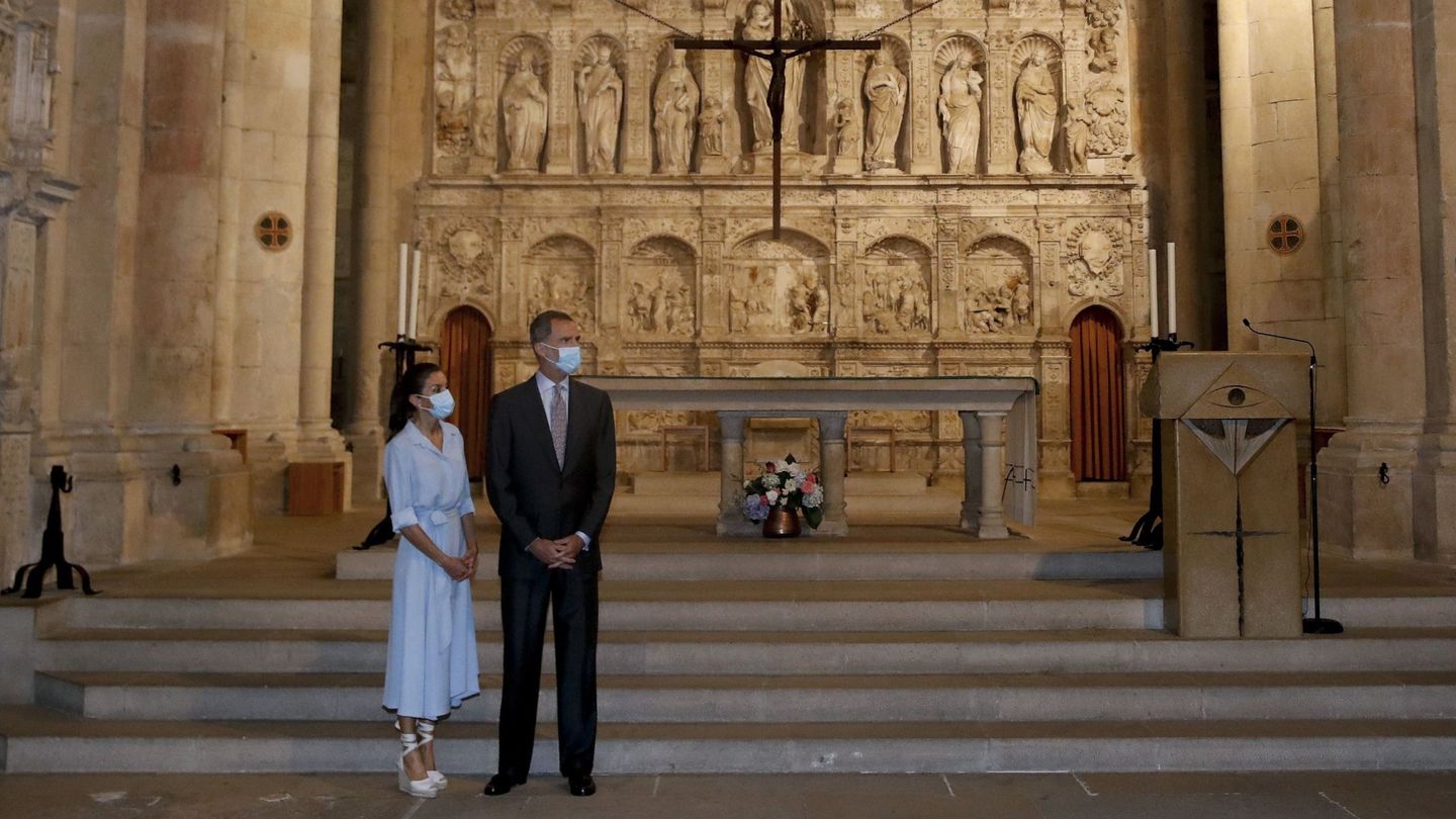 Los reyes Felipe y Leitizia visitan el Monasterio de Poblet como único acto de su agenda en Cataluña. (EFE)