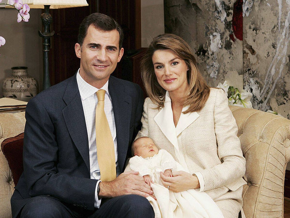 Foto: Los entonces Príncipes de Asturias con Leonor en diciembre de 2005. (Getty Images)