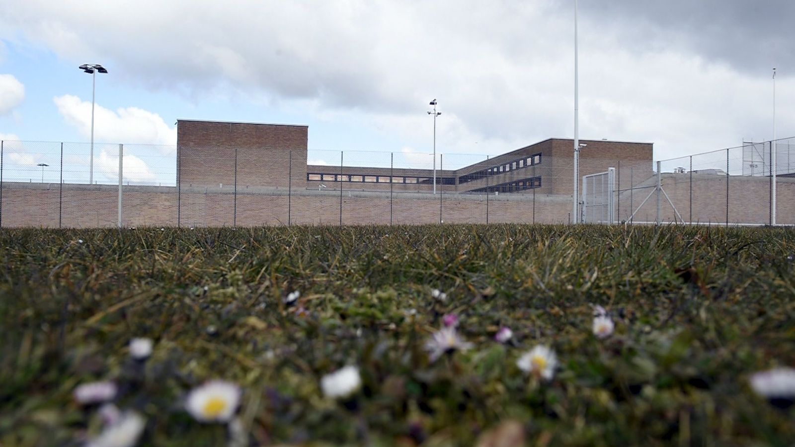 Foto: Imagen de la prisión de Brujas donde está encarcelado Salah Abdeslam, en Bélgica, el 20 de marzo de 2016 (Reuters). 
