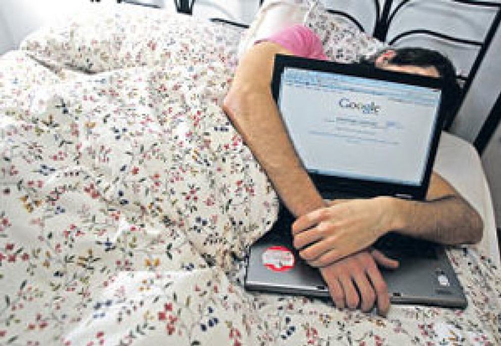 Foto: Uno de cada cuatro españoles es adicto a Internet, al móvil, al trabajo, al juego o las compras